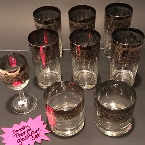 Vtg Dorothy Thorpe Embossed Silver Fade Glassware
